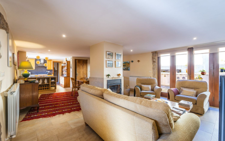 El salón / cocina es amplio con unos 70 m2